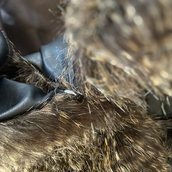 Faux leather/fur Bebe Vest with belt New Small - Picture 11 of 11